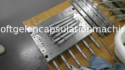 AC 220/380V 전압을 가진 의학 자동적인 캡슐 충전물 기계 부속